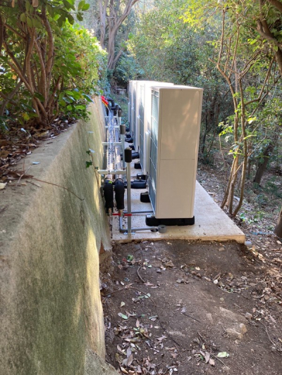 Un chantier d'envergure : installation de 4 pompes à chaleur (PAC) air-eau de marque VAILLANT en cascade en remplacement d'une chaudière fioul par votre chauffagiste AJJY CONCEPT à Marseille près d'Aix-en-Provence