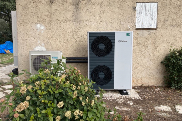 Qui peut installer une pompe à chaleur (PAC) air-eau ? Réponse de votre chauffagiste AJJY CONCEPT à Cabriès près de plan de Campagne 