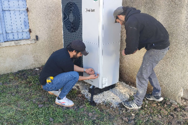 Installation d'une pompe à chaleur (PAC) air-eau VAILLANT en remplacement d'une chaudière fioul DE DIETRICH par votre chauffagiste AJJY CONCEPT à PERTUIS dans le Vaucluse