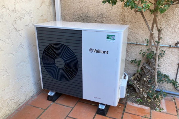 Remplacement d'une chaudière fioul non condensation CHAPPEE SEMPRA par une pompe à chaleur (PAC) air-eau Vaillant par votre installateur AJJY CONCEPT à Marseille