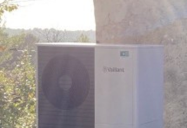 Quelle entreprise ou station technique peut effectuer la mise en service et l'entretien de ma pompe à chaleur (PAC) air-eau Vaillant à Rognes près d'Aix-en-Provence ?
