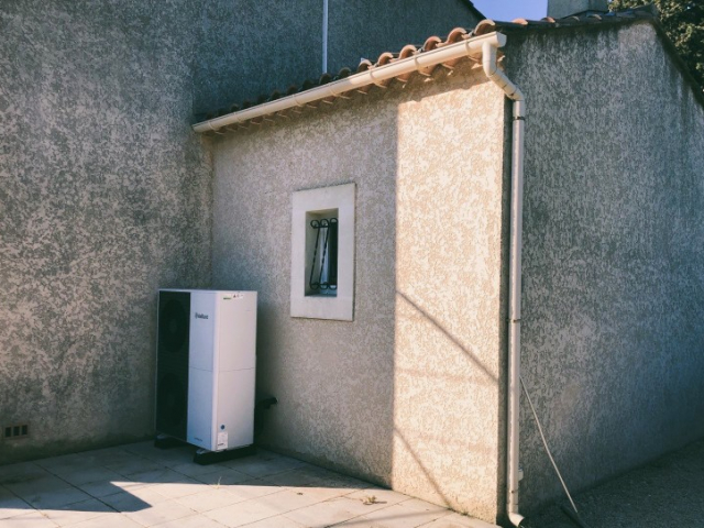 Quel mode de chauffage le plus performant pour chauffer ma maison ? Exemple d'installation de pompe à chaleur (PAC) air-eau par AJJY CONCEPT à Saint Rémy de Provence 