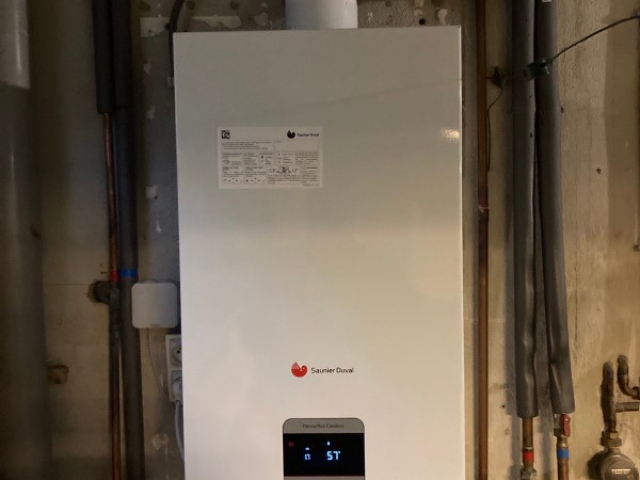 Installation d'une chaudière gaz à condensation Saunier Duval  dans un appartement par votre chauffagiste AJJY Concept à Les Pennes Mirabeau près d'Aix-en-Provence 