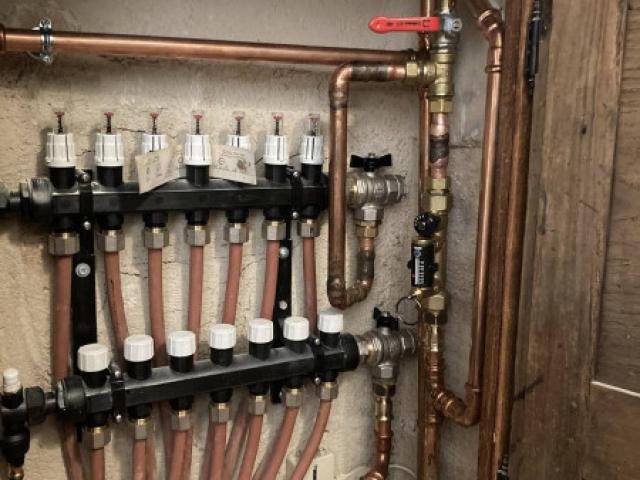 Installation de Pompe à Chaleur Vaillant EN CASCADE par AJJY CONCEPT dans un mas à ROGNES