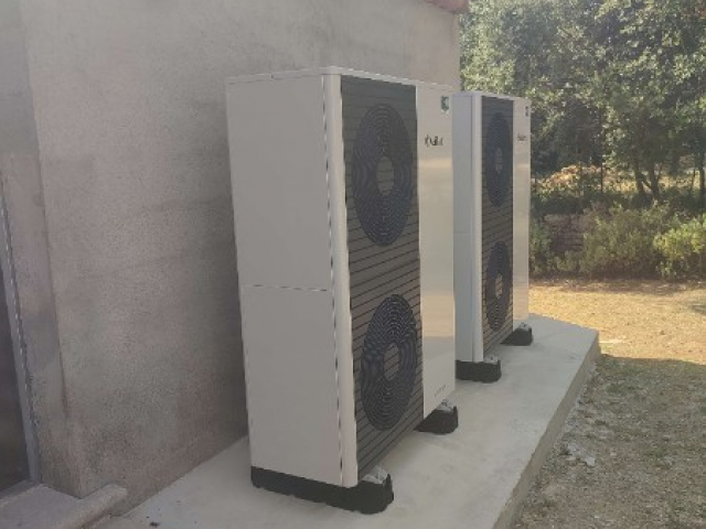 Nouvelle installation de pompe à chaleur air-eau en CASCADE à ROGNES près d'Aix-en-Provence ! 