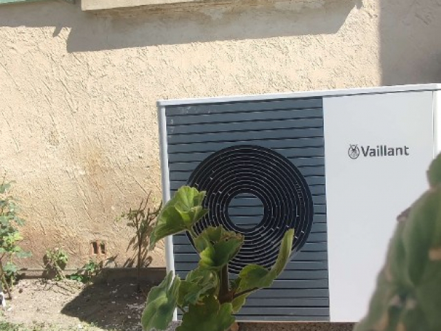 Installateur de pompe à chaleur (PAC) air-eau à Arles : AJJY CONCEPT effectue la pose de pompe à chaleur à Arles 