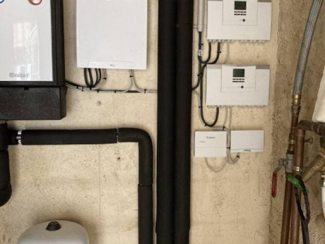 Installation de Pompe à Chaleur Vaillant EN CASCADE par AJJY CONCEPT dans un mas à ROGNES