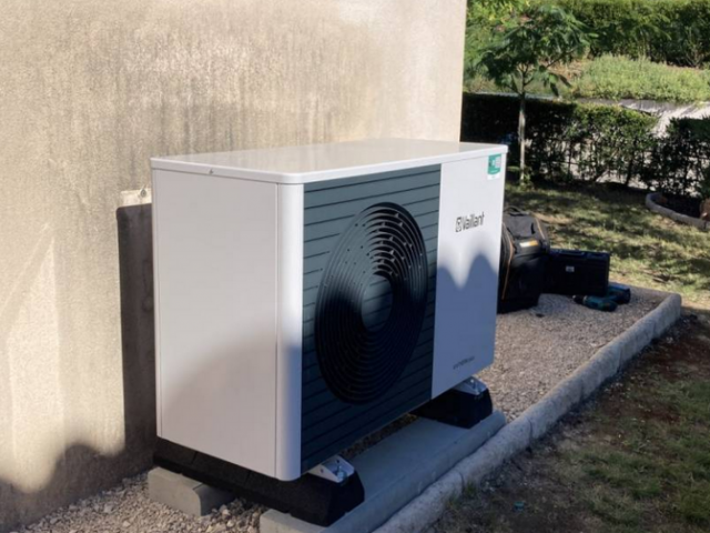 Remplacer sa chaudière fioul par une pompe à chaleur air-eau Vaillant : rénovation sur plancher chauffant avec AJJY CONCEPT à Aix-en-Provence
